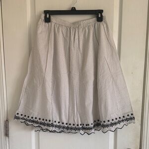 🌸Ladies Sag Harbor White A-Line Skirt with Black Embroidery and small polka